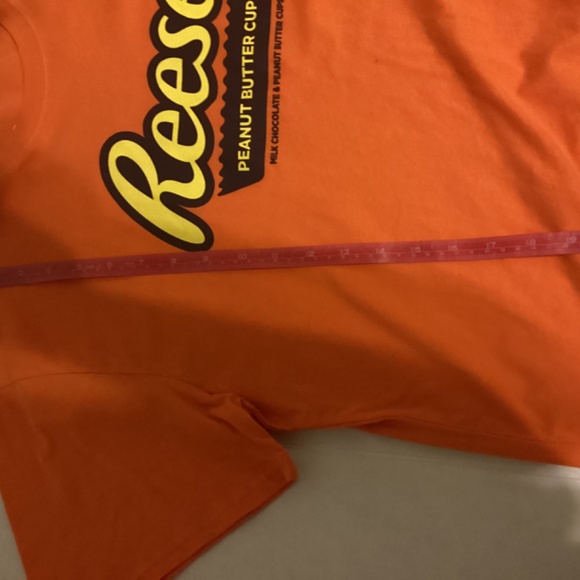 Reese’s Peanut Butter Crop Top size large short sleeve - Picture 4 of 7